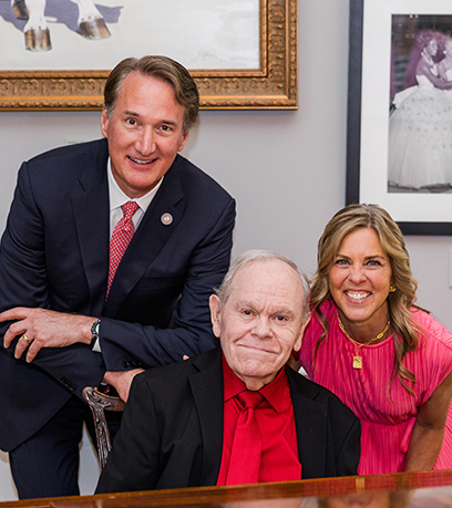 鲍勃与州长和第一夫人的合影